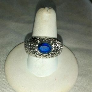 Lovely 1ct sapphire band cocktail ring Size 8